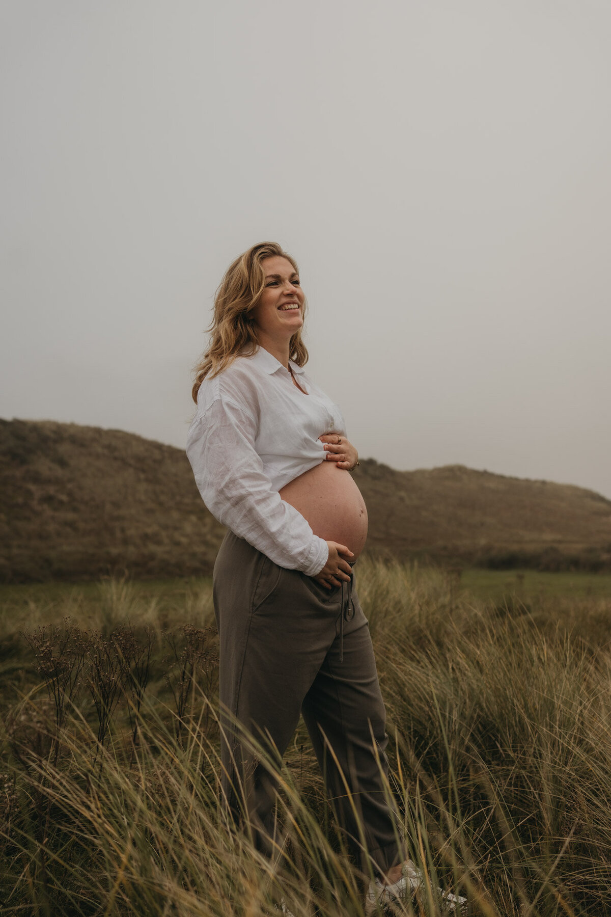 zwangerschapsshoot in de duinen van katwijk