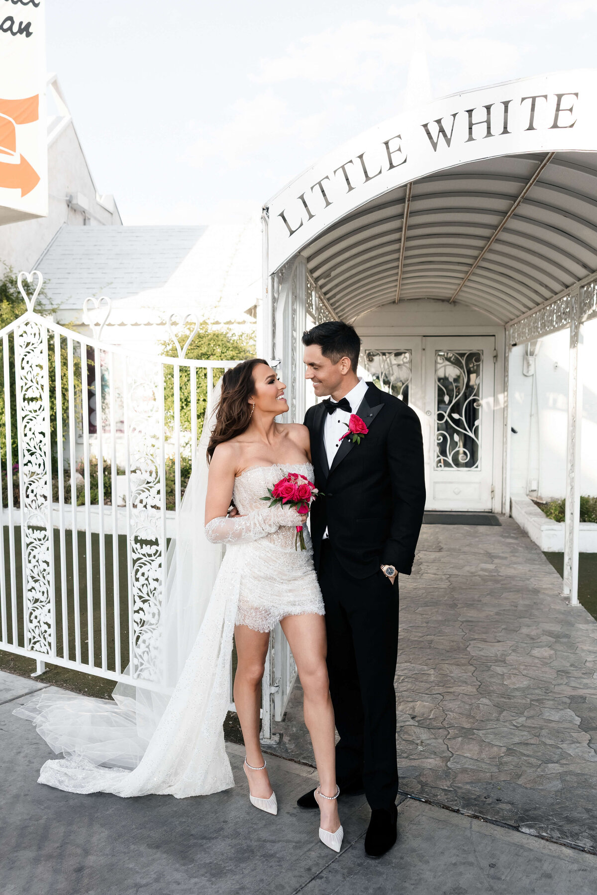 71riskyexposure_alexis-tyler_las-vegas-elopement-photography