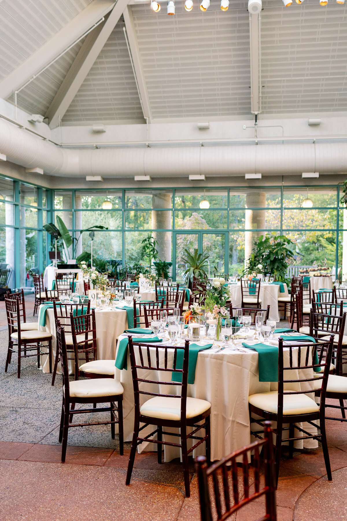 the-atrium-at-meadowlark-botanical-gardens-vienna-virginia-wedding-124