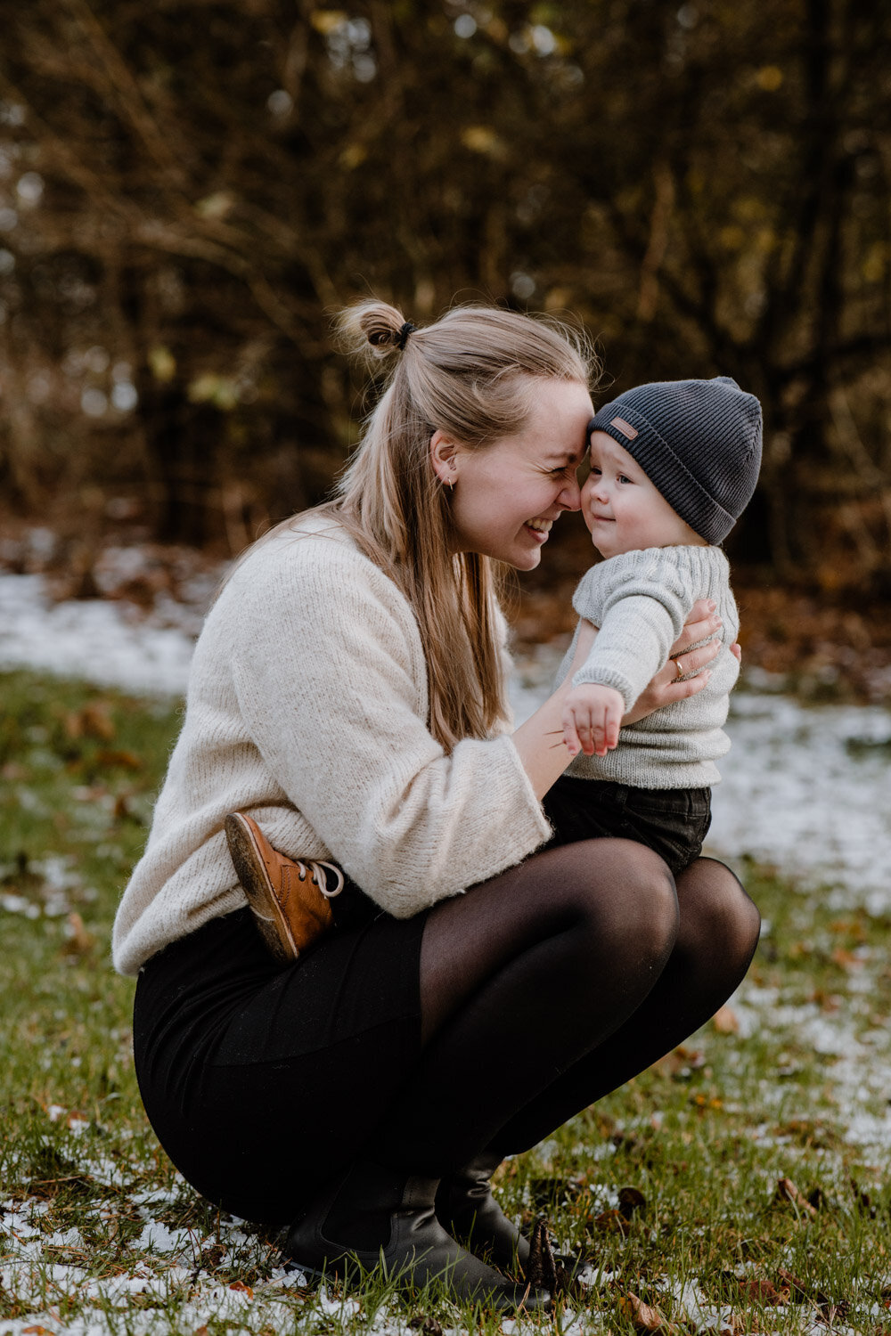 familie_hjemme_studio_Oslo_fotografering_ute_charlottechristensen_mor_sønn4