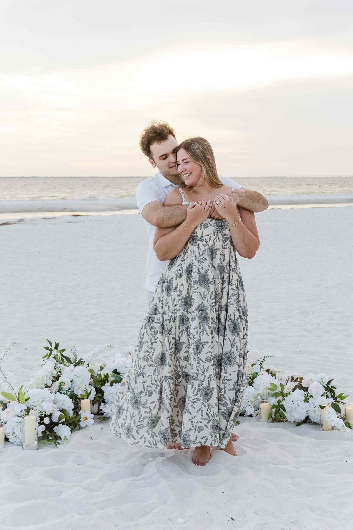 19-couple-flowers-beach
