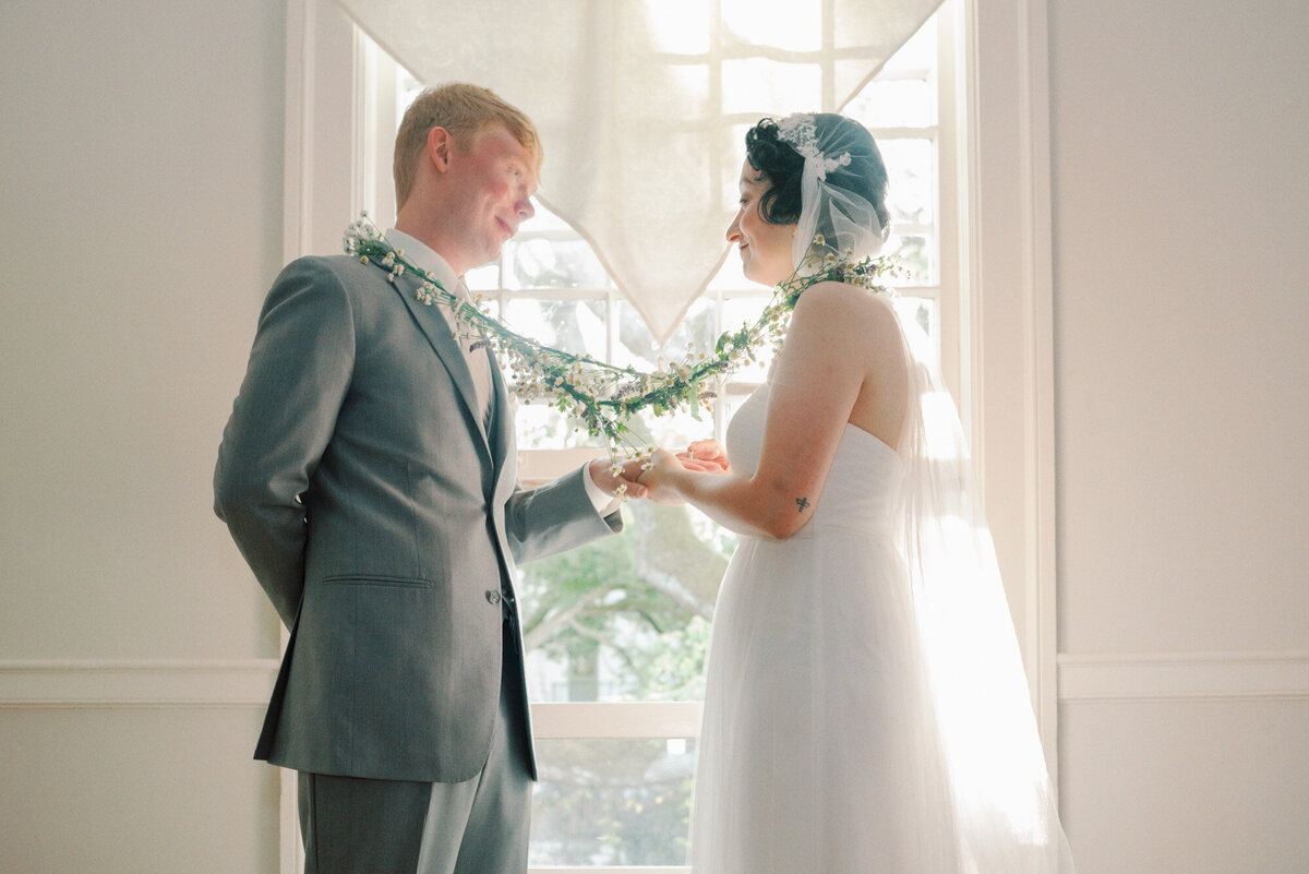 Seattle-wedding-photographer-rainier-chapter-house-83