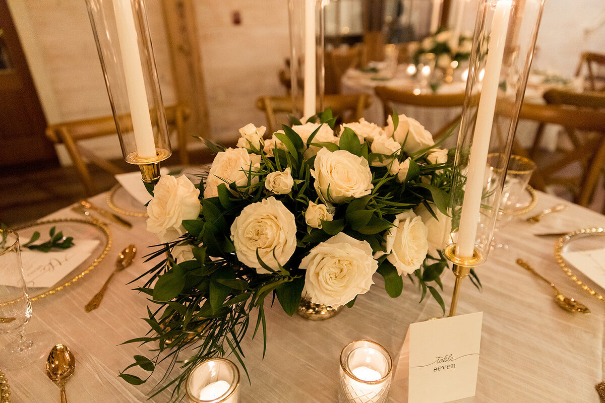 centerpiece-beautiful-white-roses