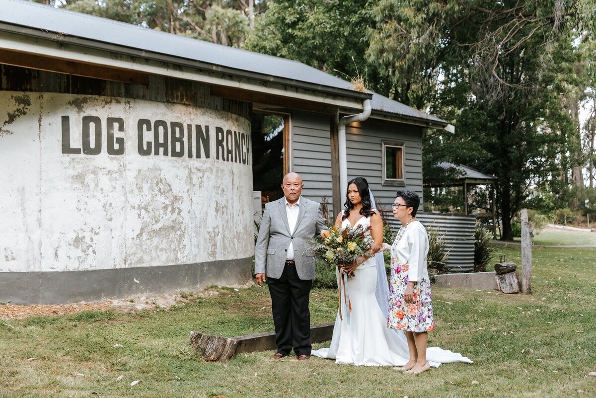 Elope-styled-micro-wedding-melbourne-the-log-cabin-ranch11
