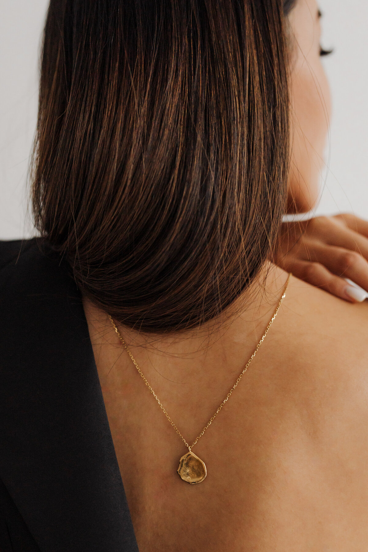 kaboompics_chic-minimalism-black-fashion-accessories-dark-aesthetics-36890