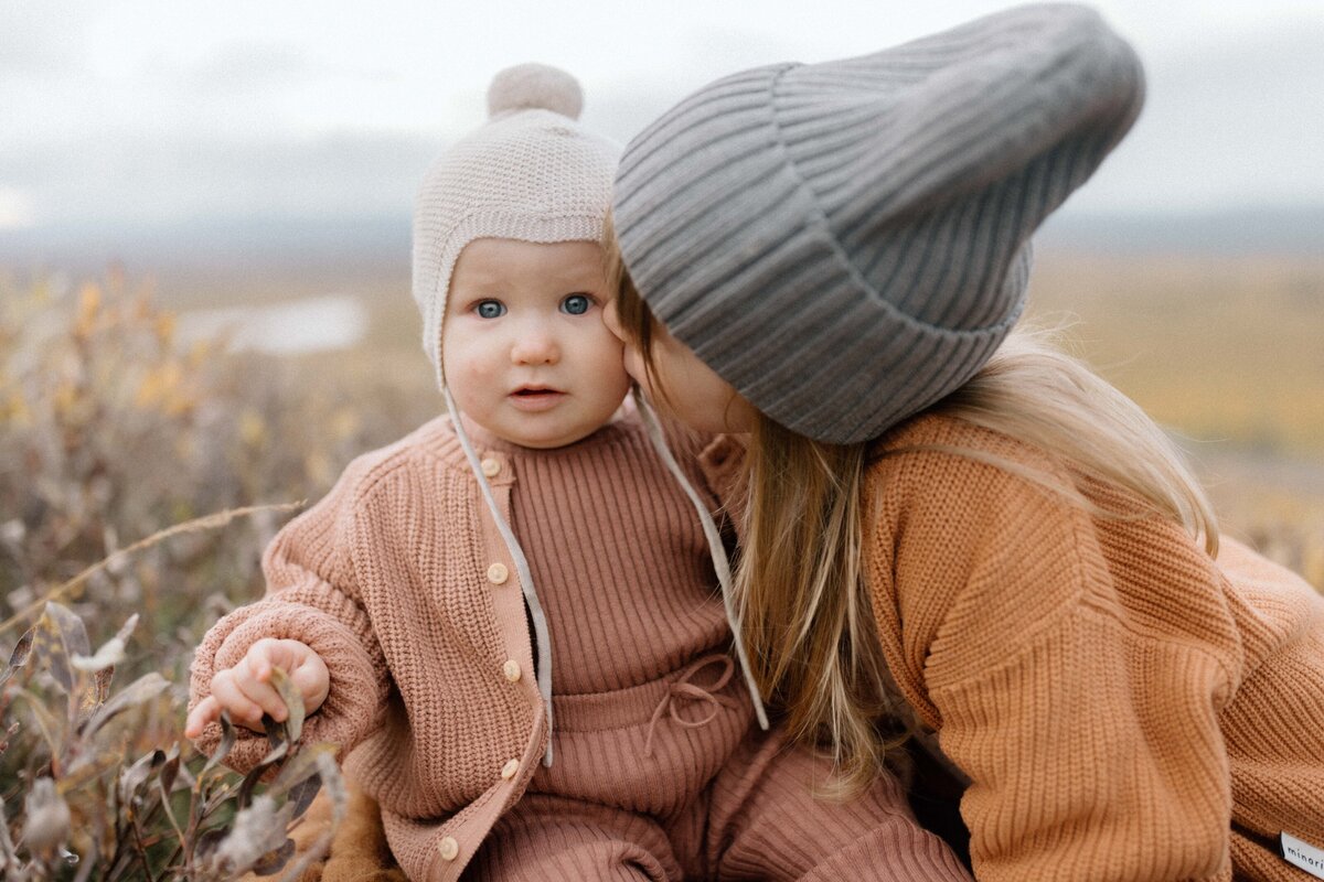 portrattfotograf-kiruna-familjefotograf-barnfotograf20220907_037