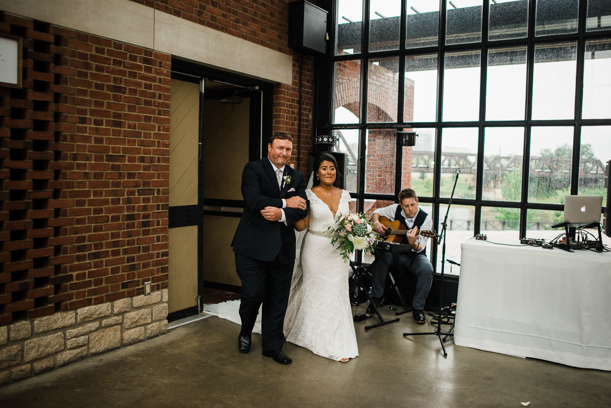 northbank-park-and-ohio-statehouse-wedding-19