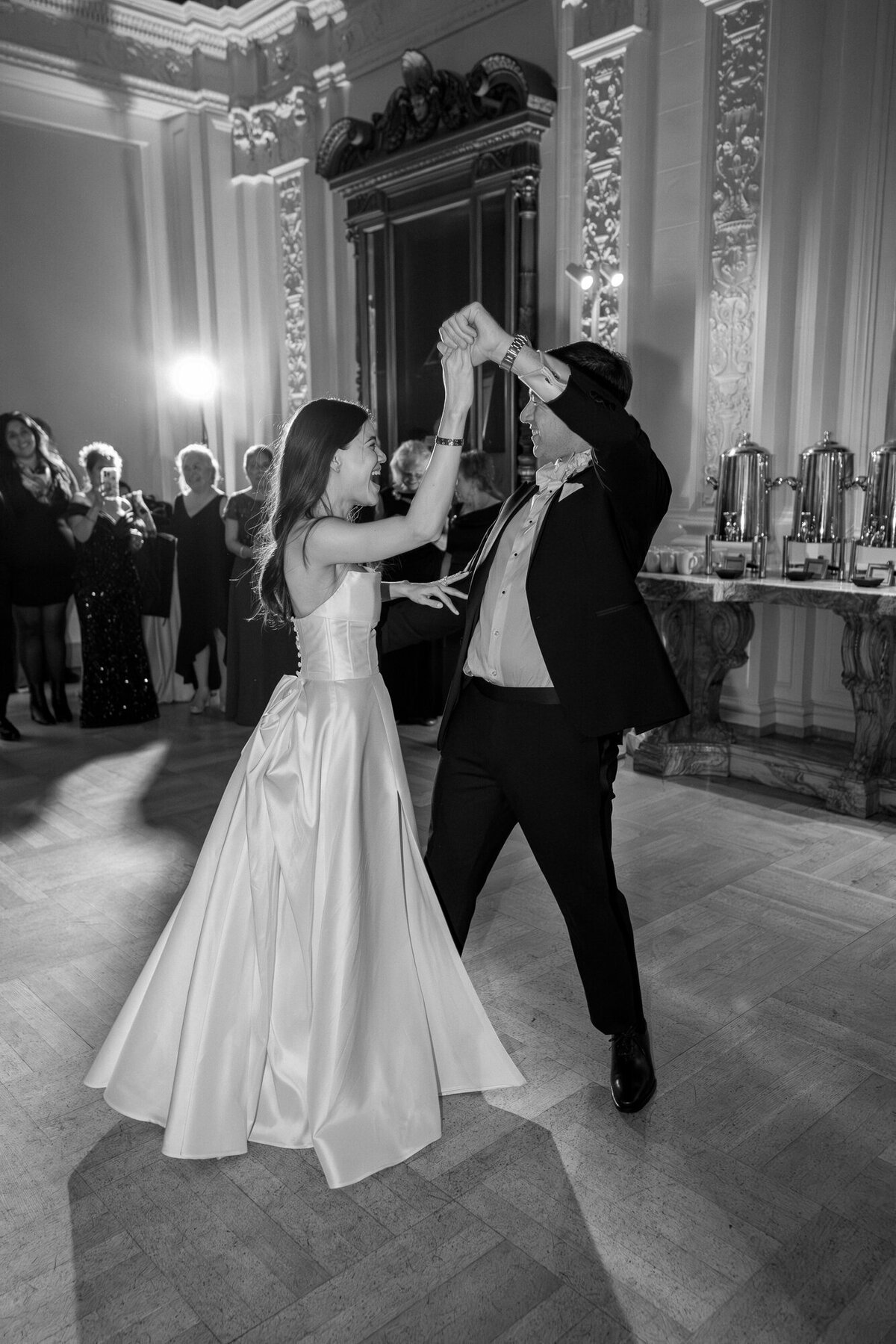 san francisco-flood-mansion-wedding-photography-catholic-wedding-classic-blackandwhite-churchwedding-wedding-thedejaureguis-092