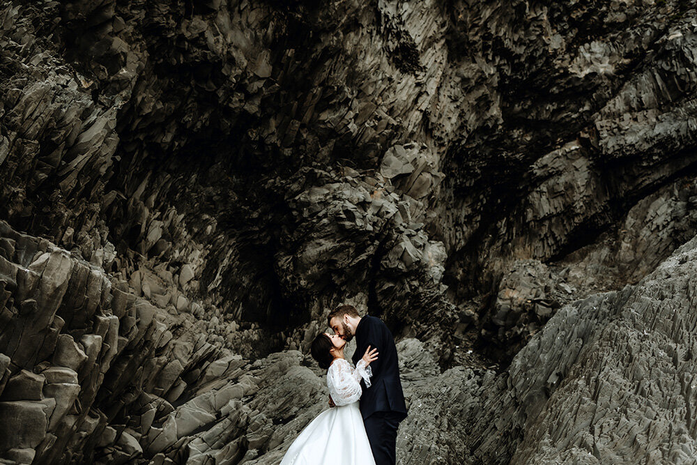 Stunning-Icelandic-Landscape-Wedding-Photo-27