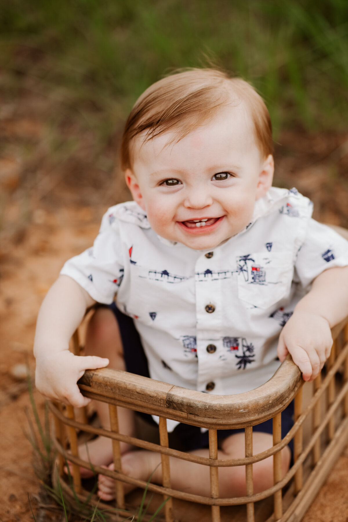 Dothan AL family Photos; baby in a basket outside