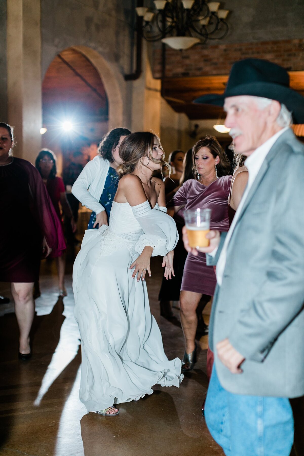 westernrootsandfallromancemorganandjimmysoldedobbinstationwedding84