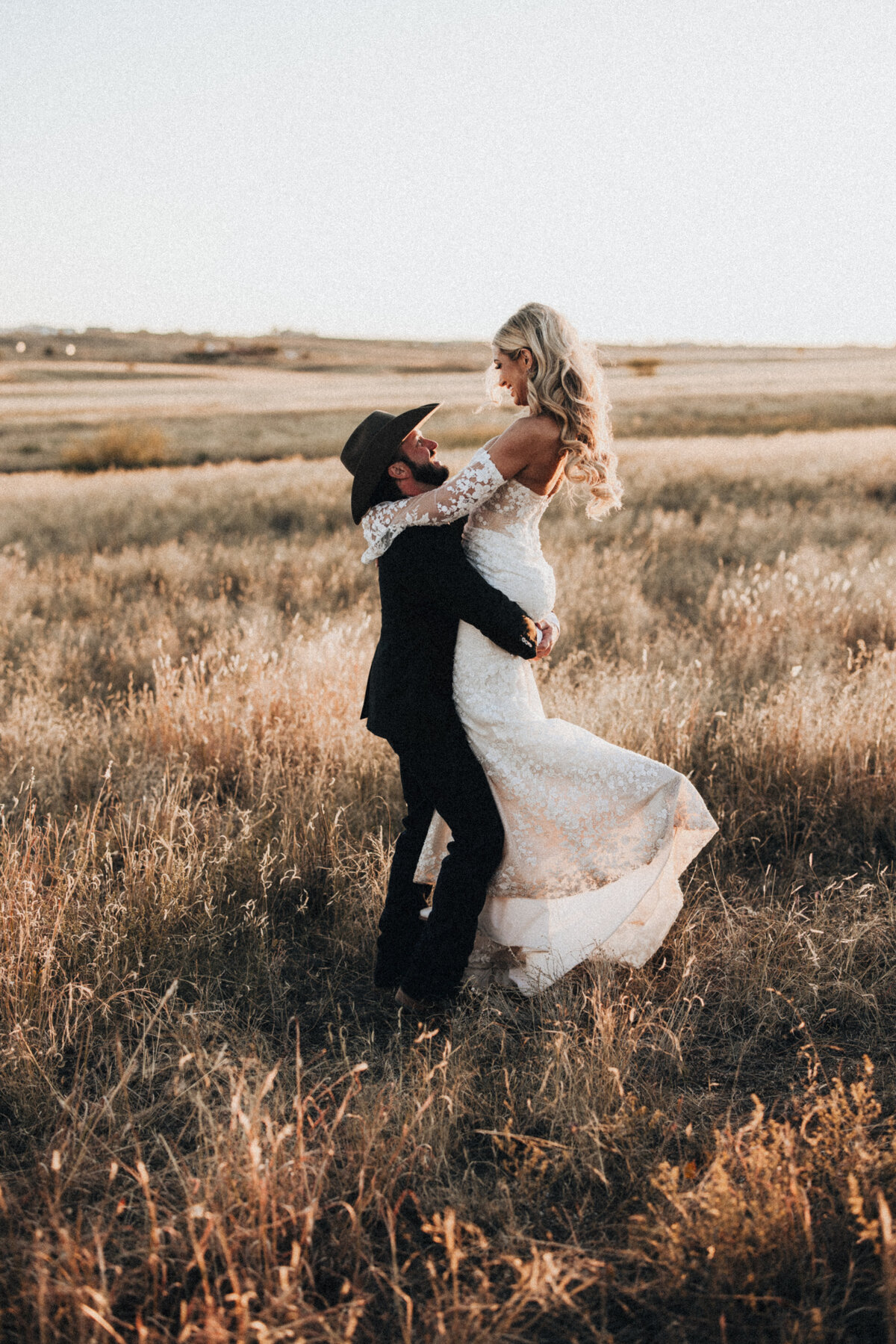 sonoita-wedding-couple-fieled-sunset