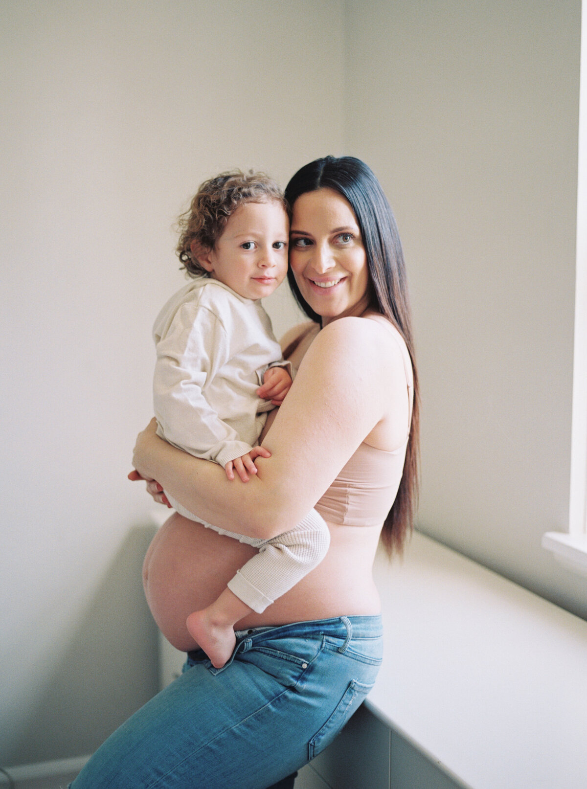 rochester ny modern maternity session at home