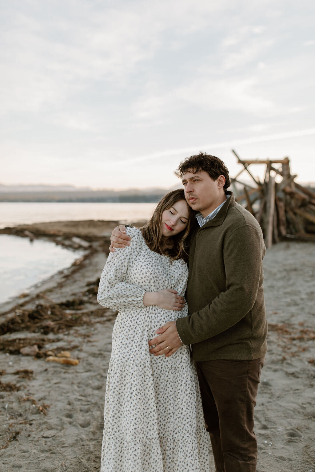 TayMariePhotoKatie+SteveMaternity-RathtrevorBeachParksville-29