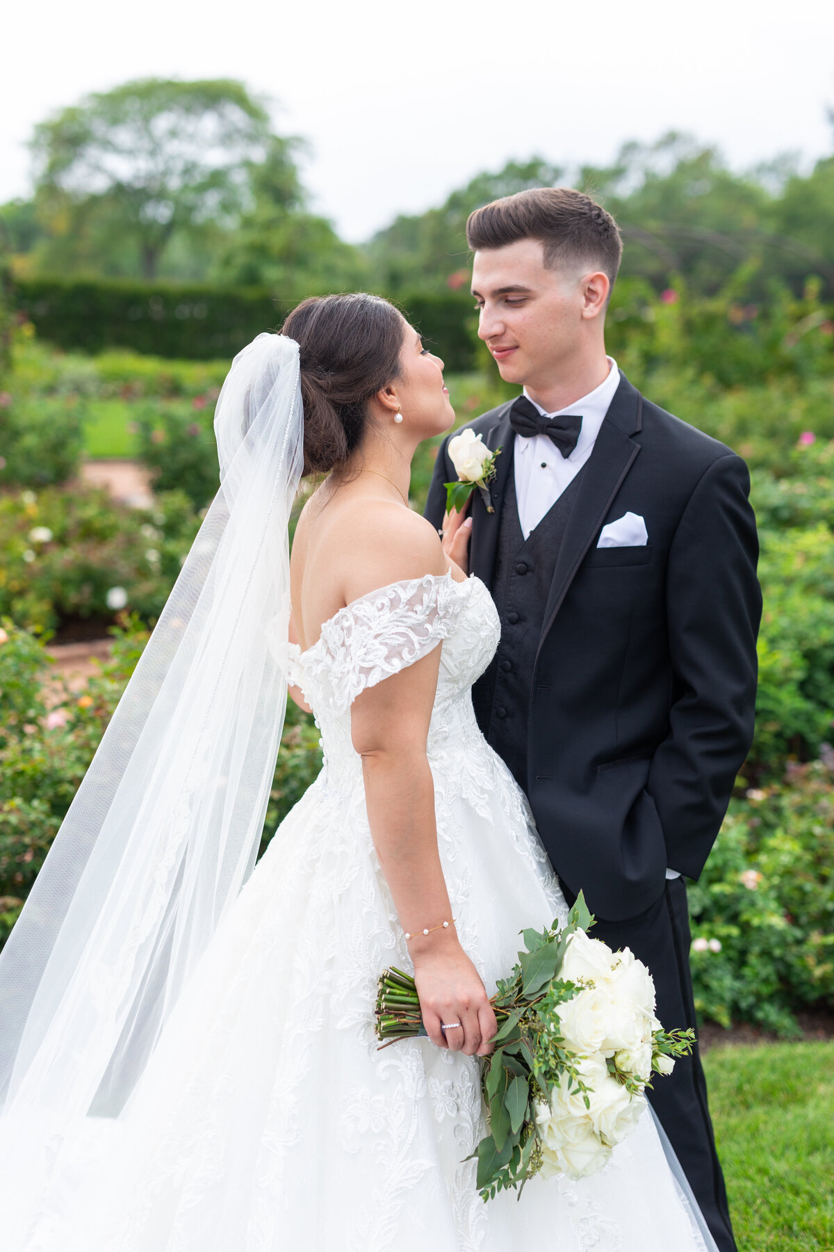 bride-looking-at-groom