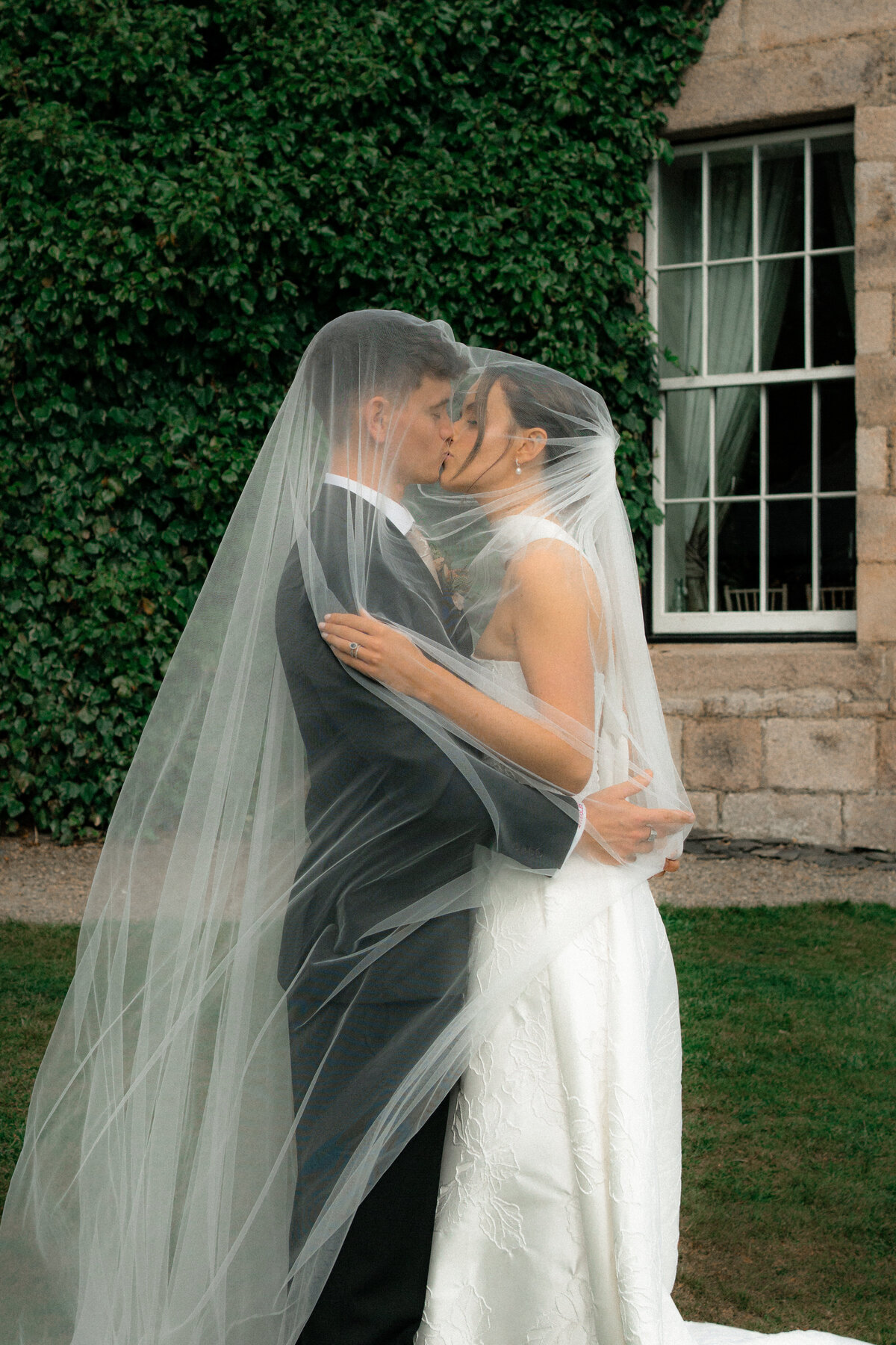 jade-and-george_logie-country-house-wedding_elee-smith-photo-55