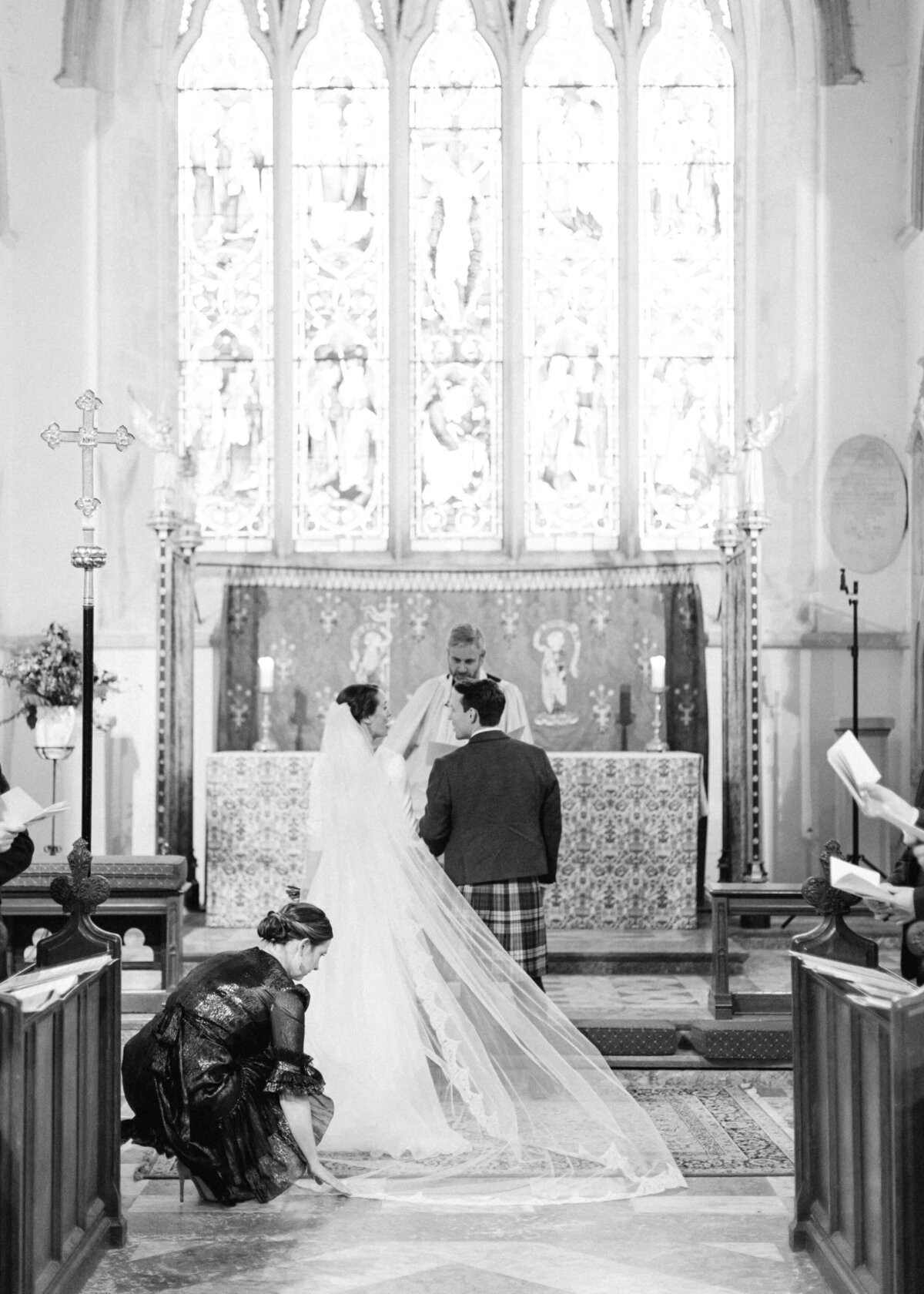 chloe-winstanley-wedding-oxford-gsp-ceremony-veil-suzanne-neville