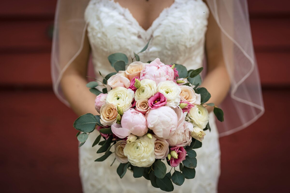 BridalBouquetWhite&PinkRoses