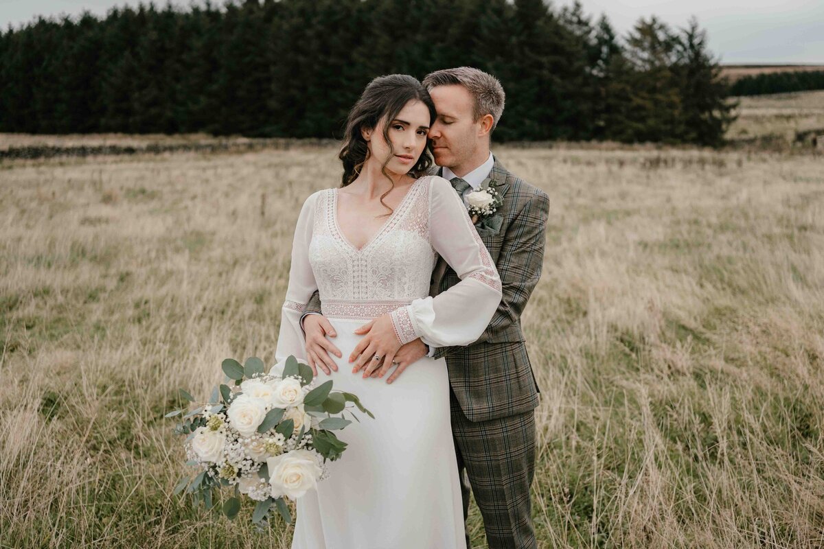 wedding-couples-portrait-posing-ideas