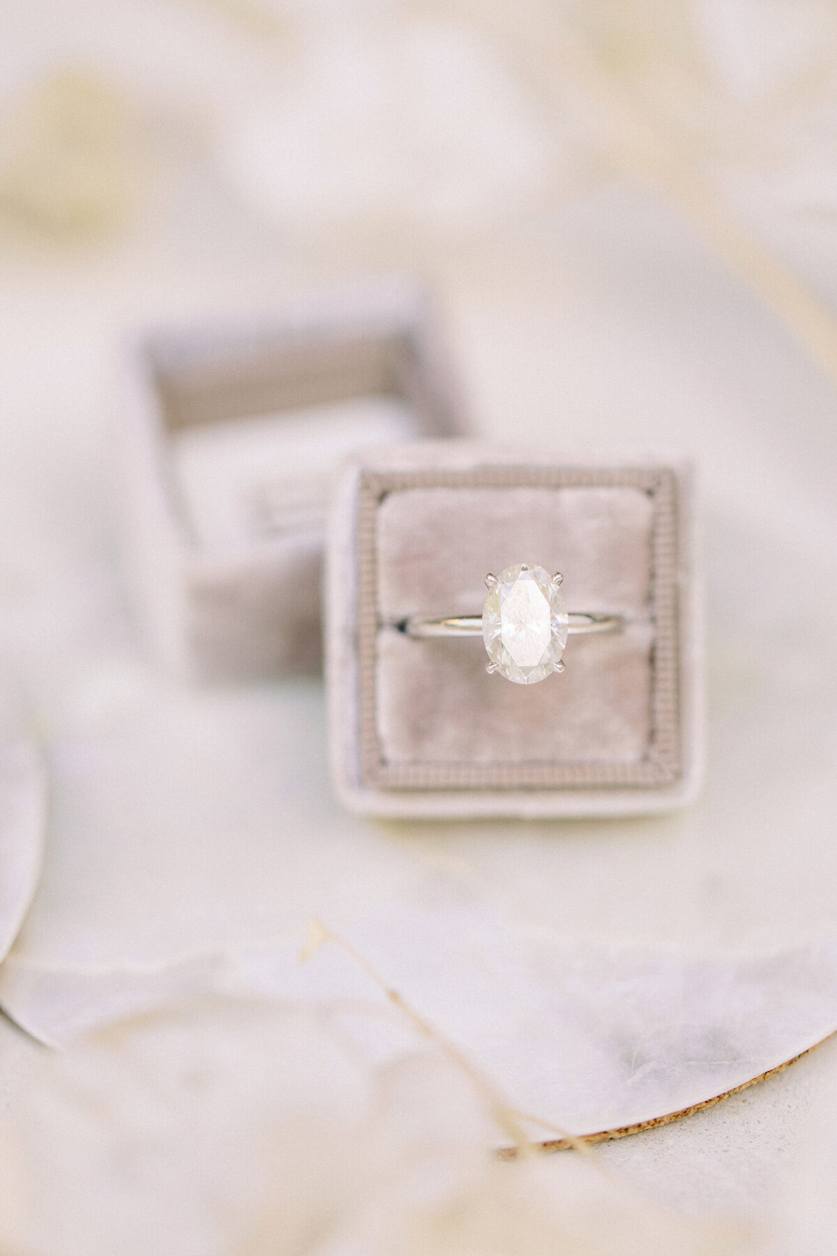 Maïlys Fortune Photography Husband Wife Wedding Weddings Photography France Switzerland Italy Timeless Dreamy Imagery Bilingual French English Destination Weddings Destination Wedding Provence French Riviera Paris Lake Como Tuscany35