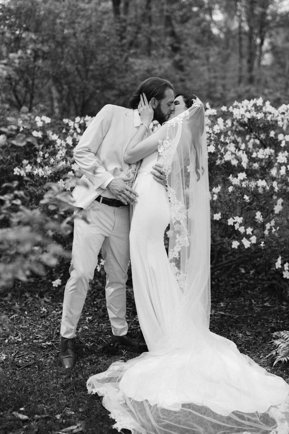 Leslie-Rodriguez-Photography-Whitehall-Wedding-Louisville-Garden-Party-Wedding-58