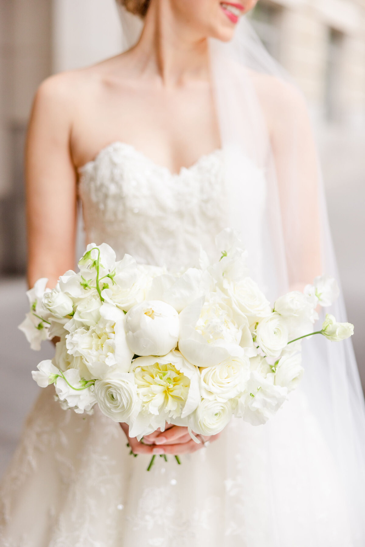 Classic wedding floral design by The Garden Studio LLC. Organic and elegant flower arrangements for waterfront wedding venues in Maryland.
