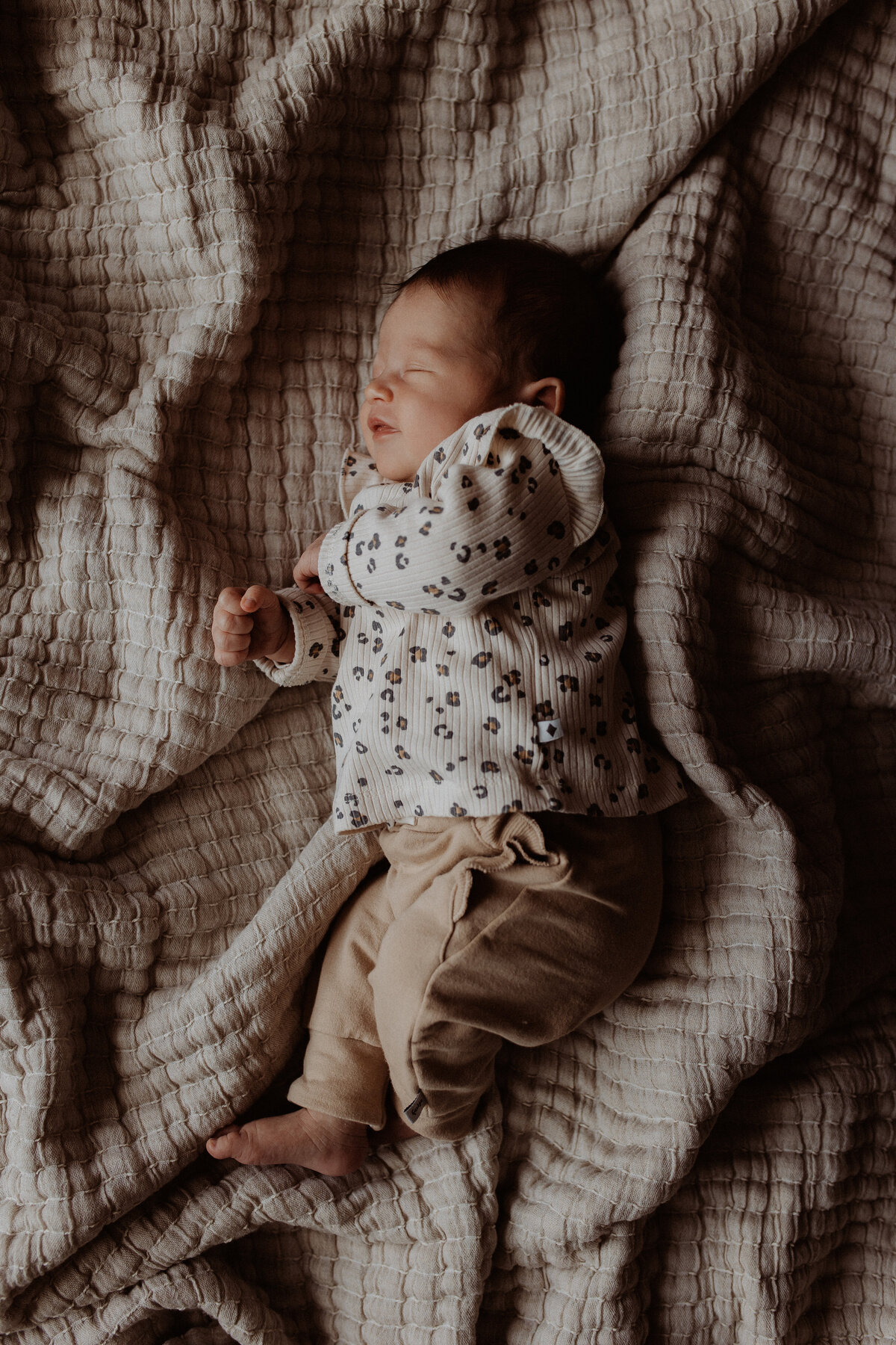 Newbornfotoshoot-baby-zes-weken-oud