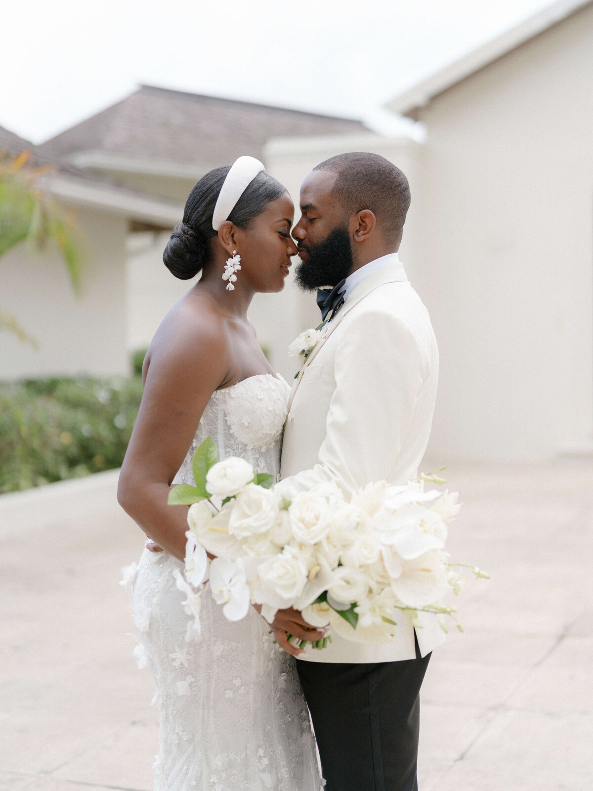 rroya-jordan-springvale-floral-bridal-bouquet-2