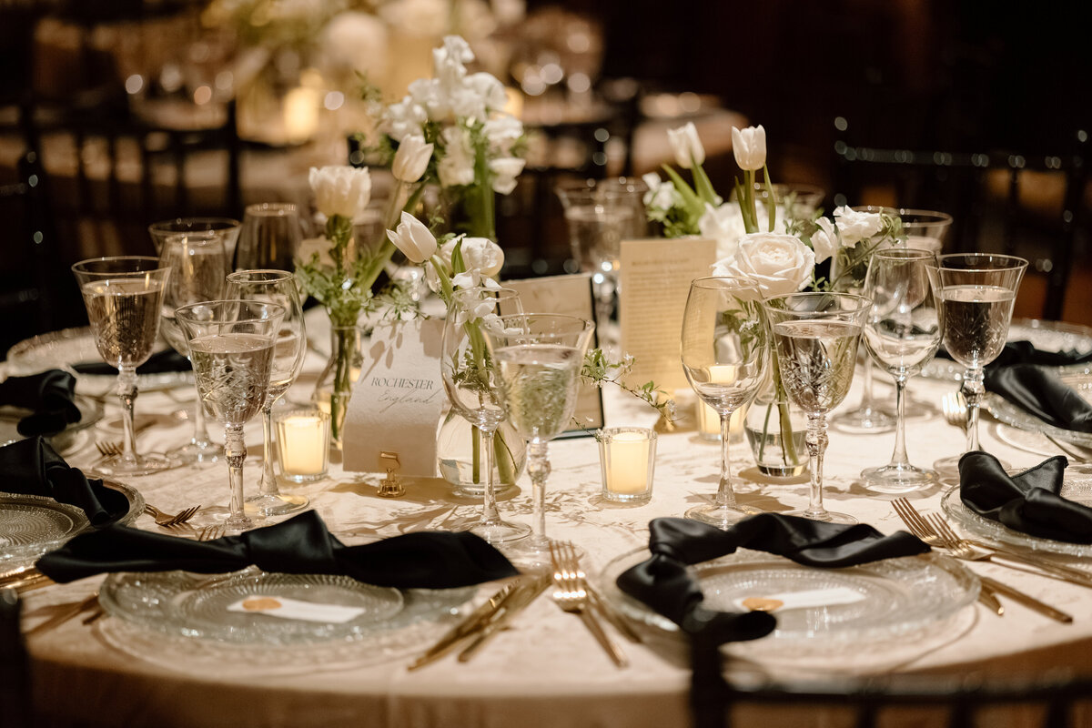 Veronique-Andrew-Chateau-Ramezay-Old-Montreal-Wedding_Reception-6