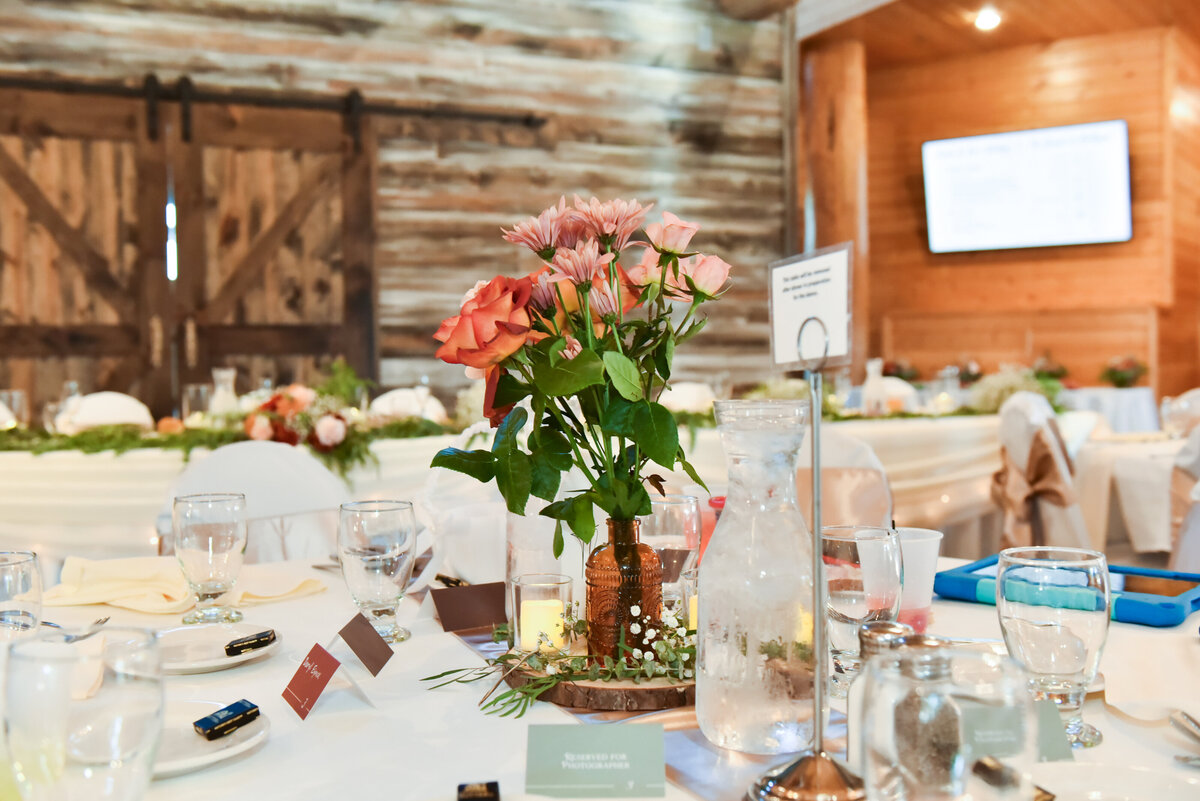4241-Wedding at The Grands at Mulligans in Sartell Minnesota- Wedding Photographer Nicole Hollenkamp