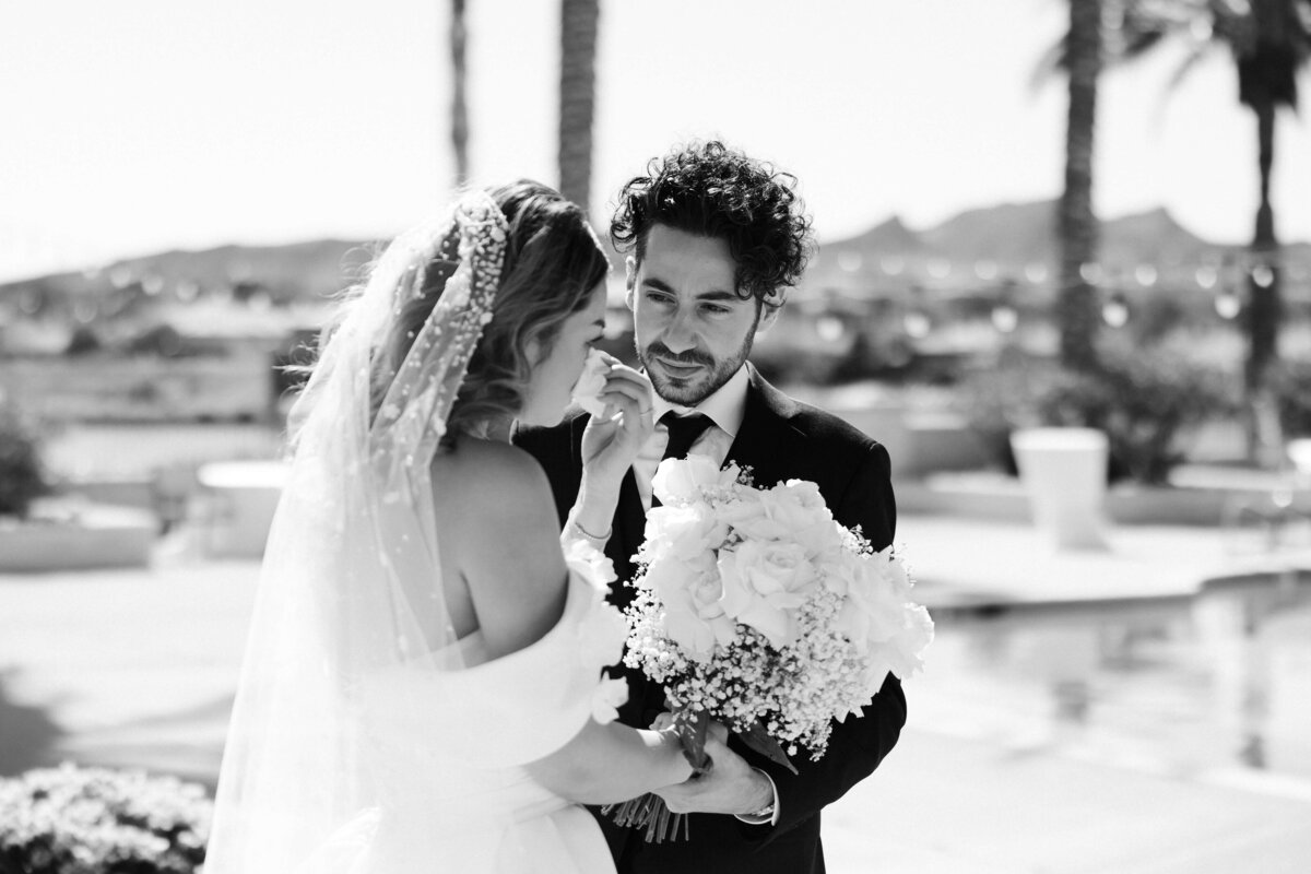 32_riskyexposure_marley-simon_las-vegas-elopement-photography