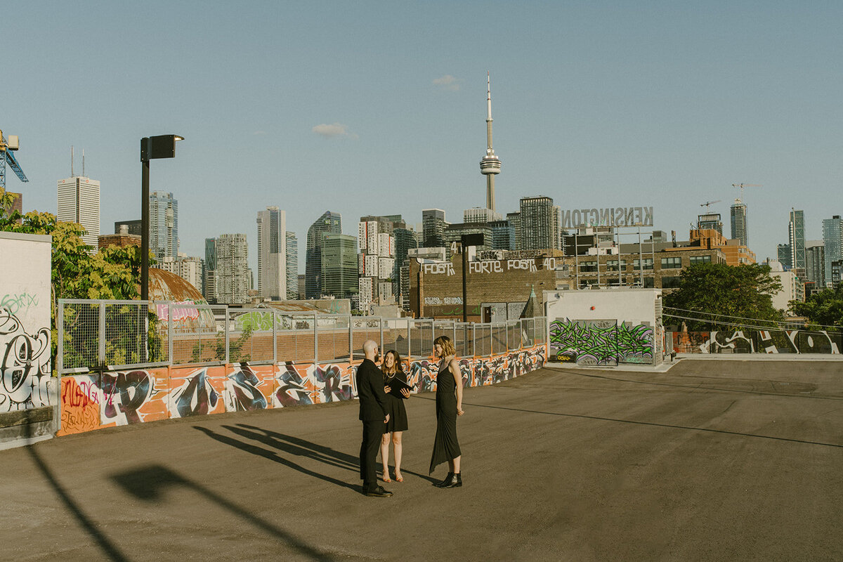 toronto-city-elopement-kensington-market-freespirited-romantic-fun-authentic-wedding-photography-2592