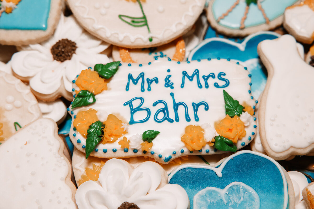 Details of custom wedding cookies with name