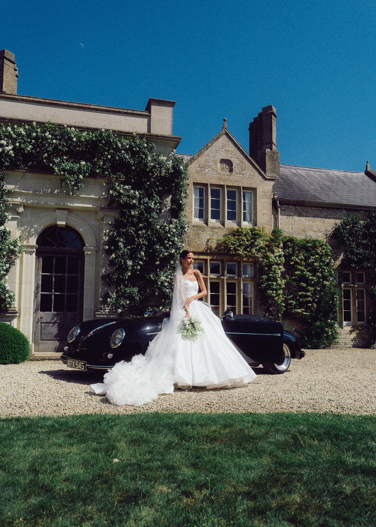 47. euridge-manor-wedding-photography-cinematic-bridal-portraits-79