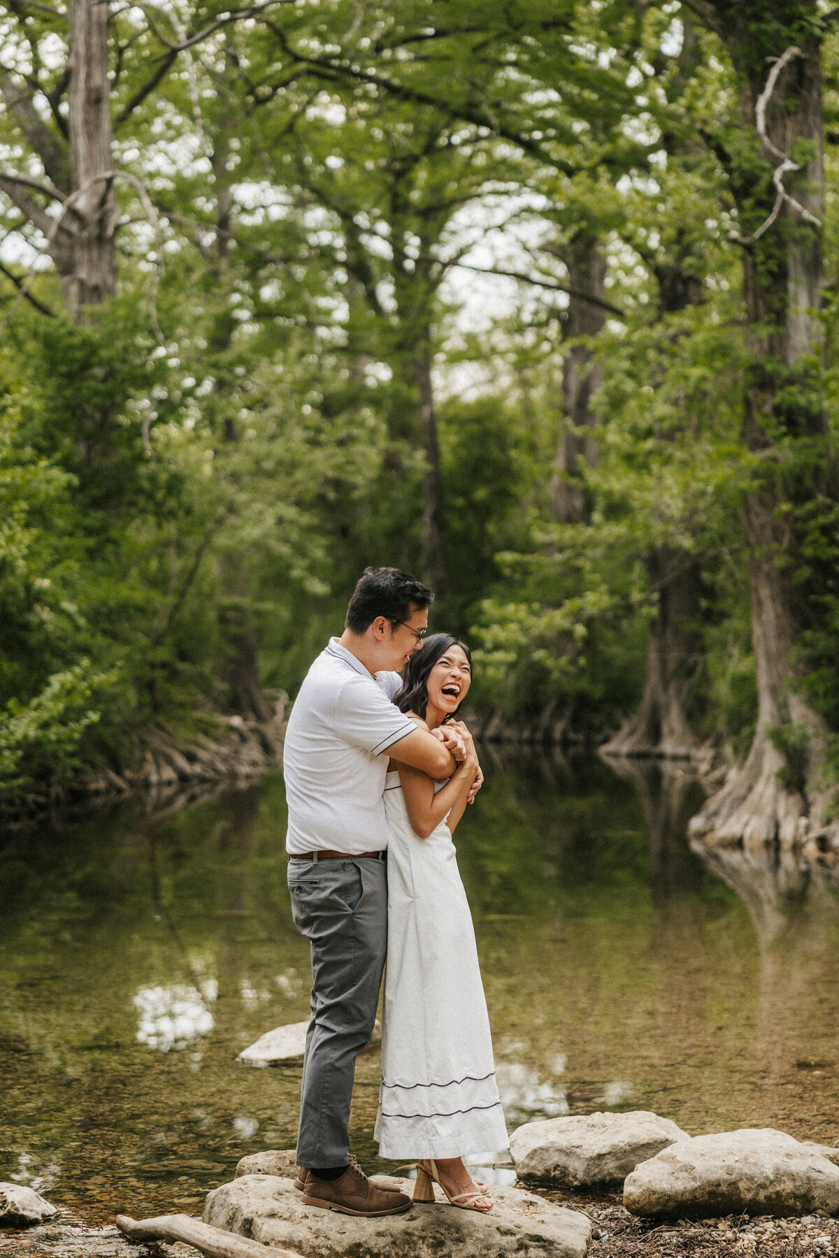 engagement-session-at-the-river