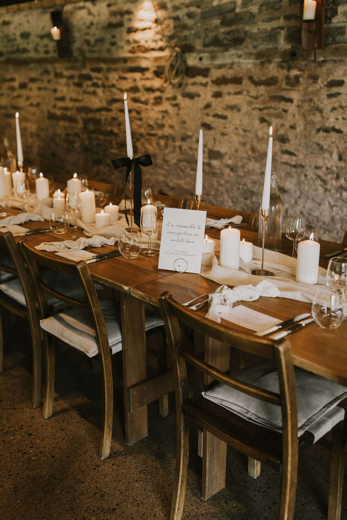 Issy-and-Bella-Floral-Design-Wedding-Florist-Herefordshire-Dewsall-Court-N-Z55