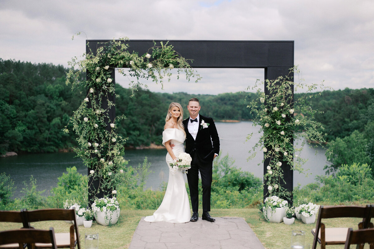 Barn at Smith Lake Wedding Photographer-48