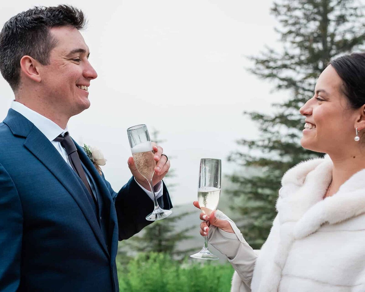 alaska-elopement-guide-for-luxury-planning