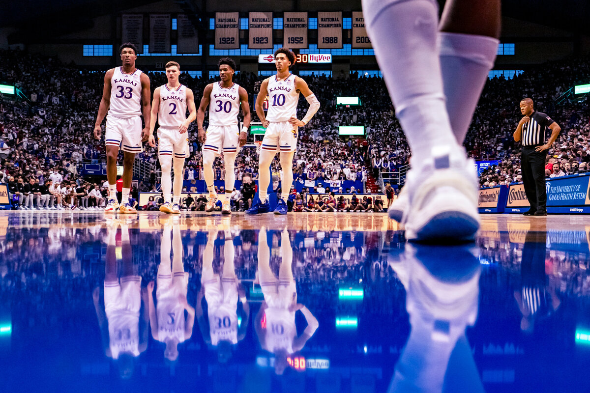 kansas-city-sports-photography-0106-basketball-team-on-court