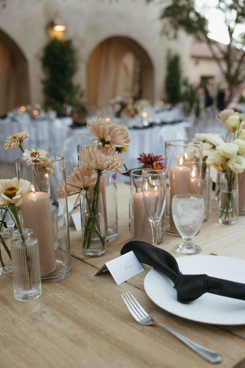 pretty-palm-leaf-event-co-molly-and-rodrigo-wedding-in-serra-plaza-45