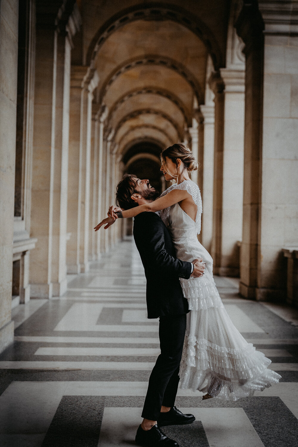Hochwertig-heiraten-in-Paris-in-hochzeitskleid-temperleybridal-von-LeafandLace-Bridal-fotografiert-durch-Japeg-Photo-und-Film-2