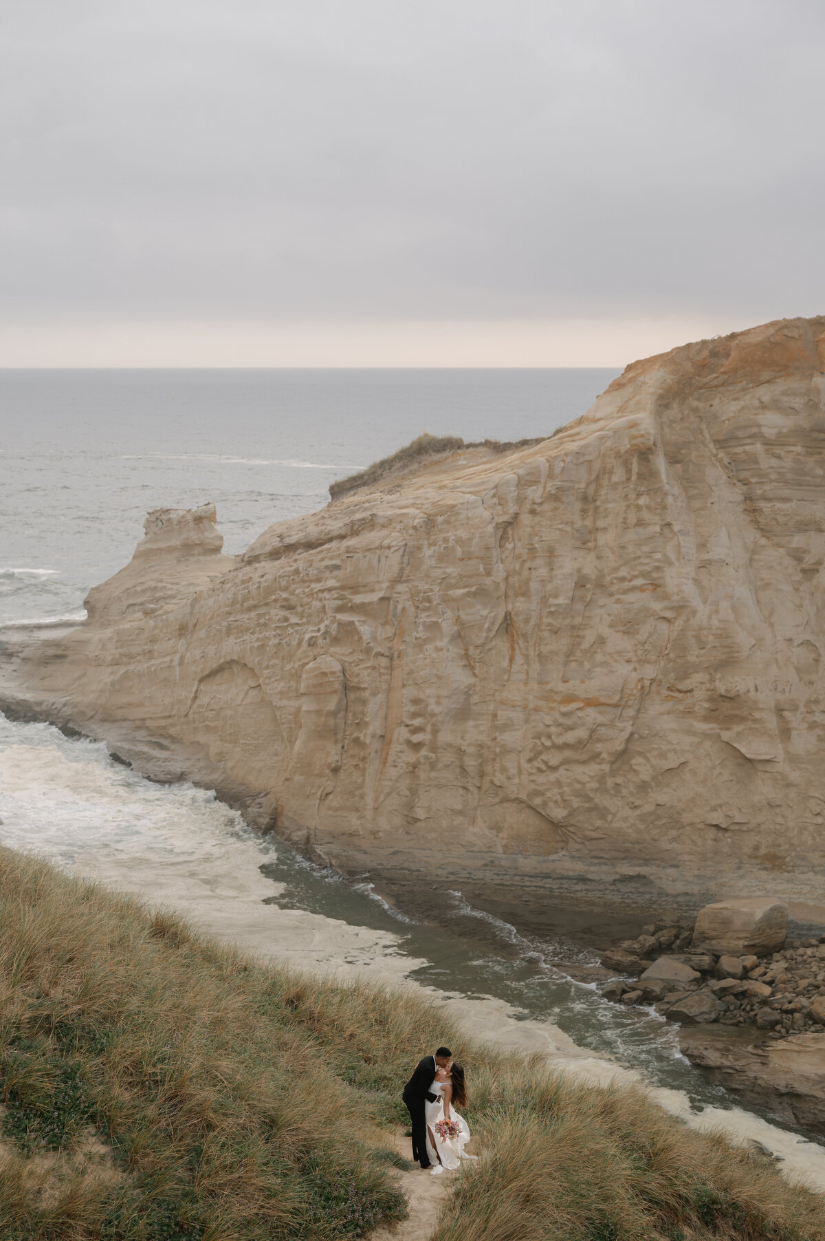 elopement-cape-kiwanda-oregon-11