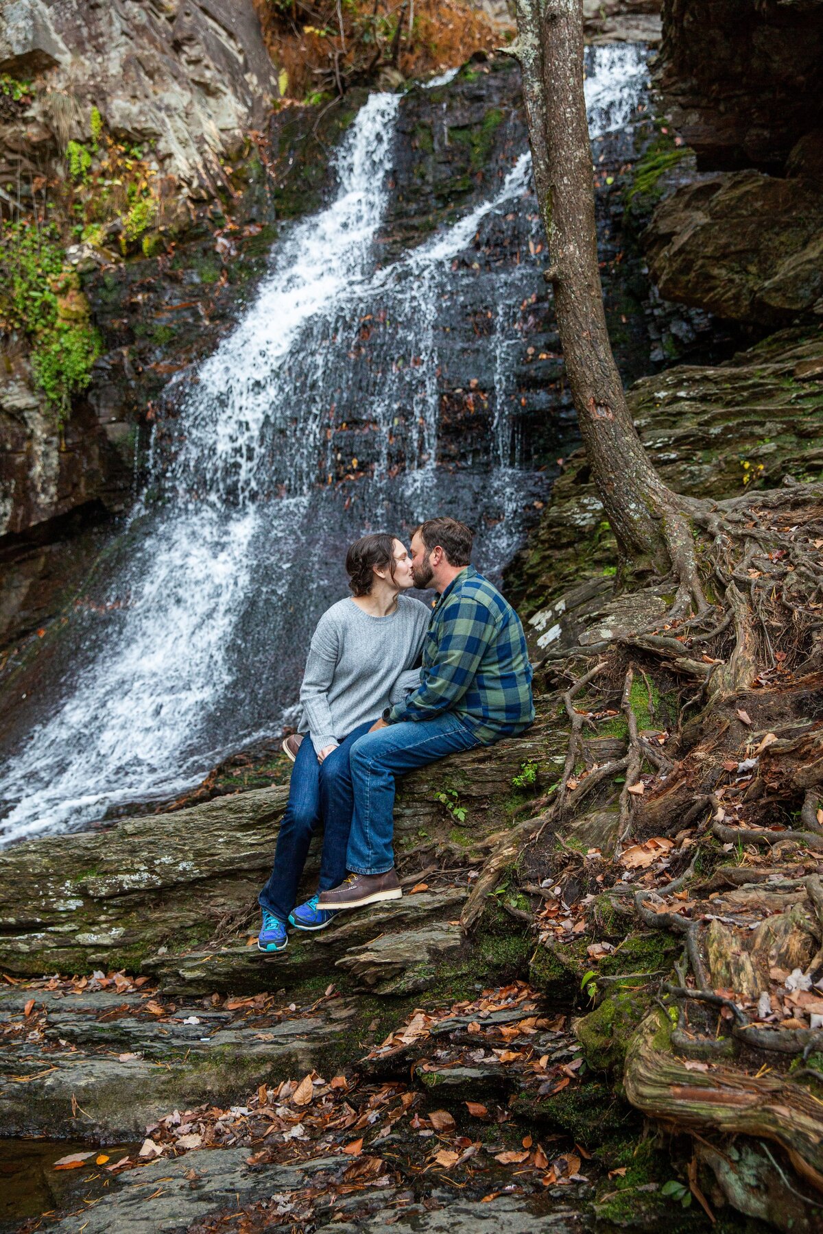 couple-waterfall-haning-rock-state-park