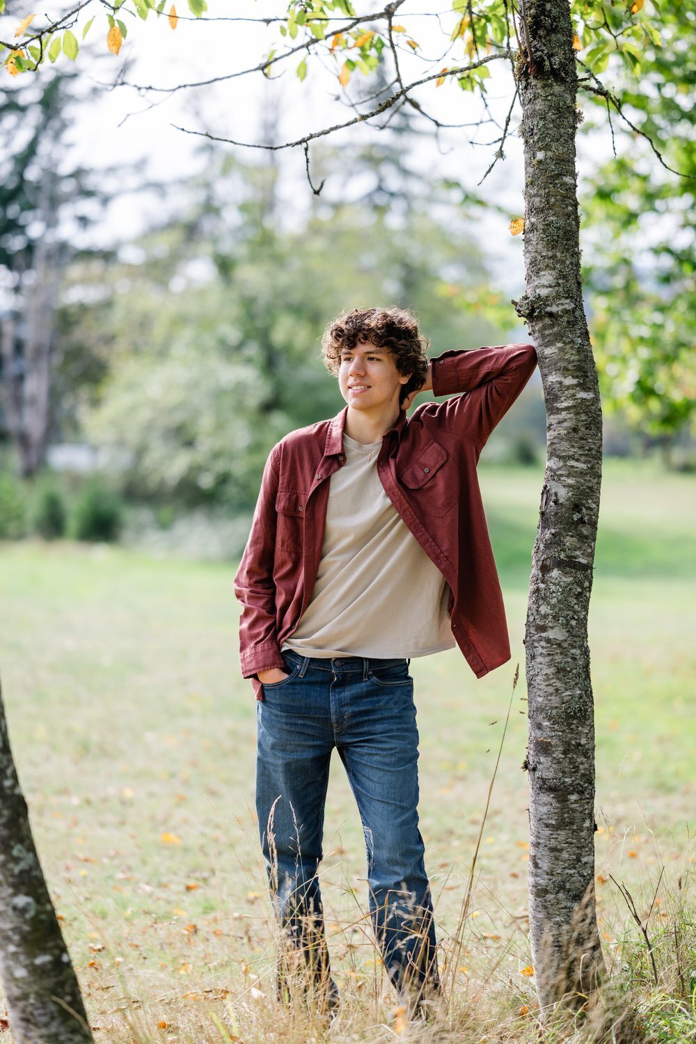 mount si high school senior guy leaning against tree at park