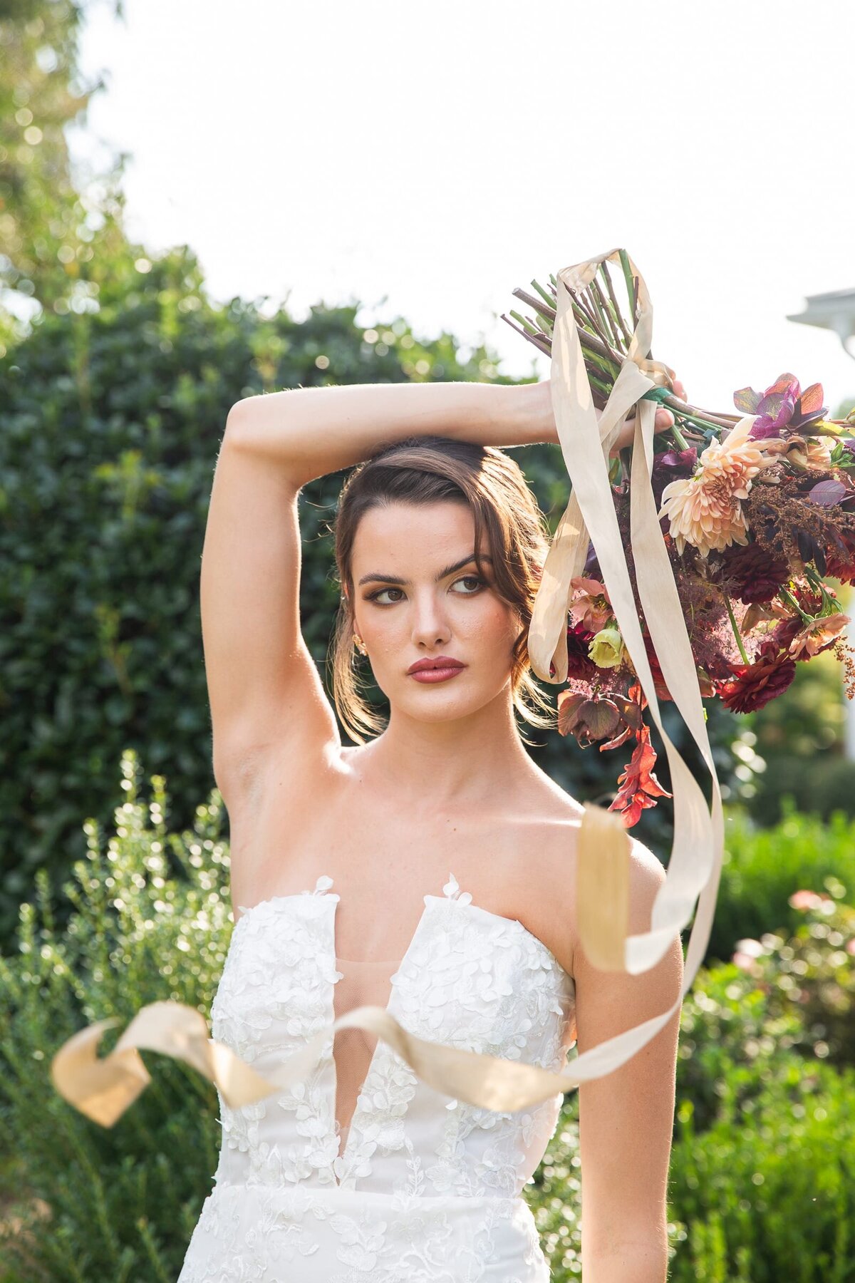 bride-long-ribbons-bouquet