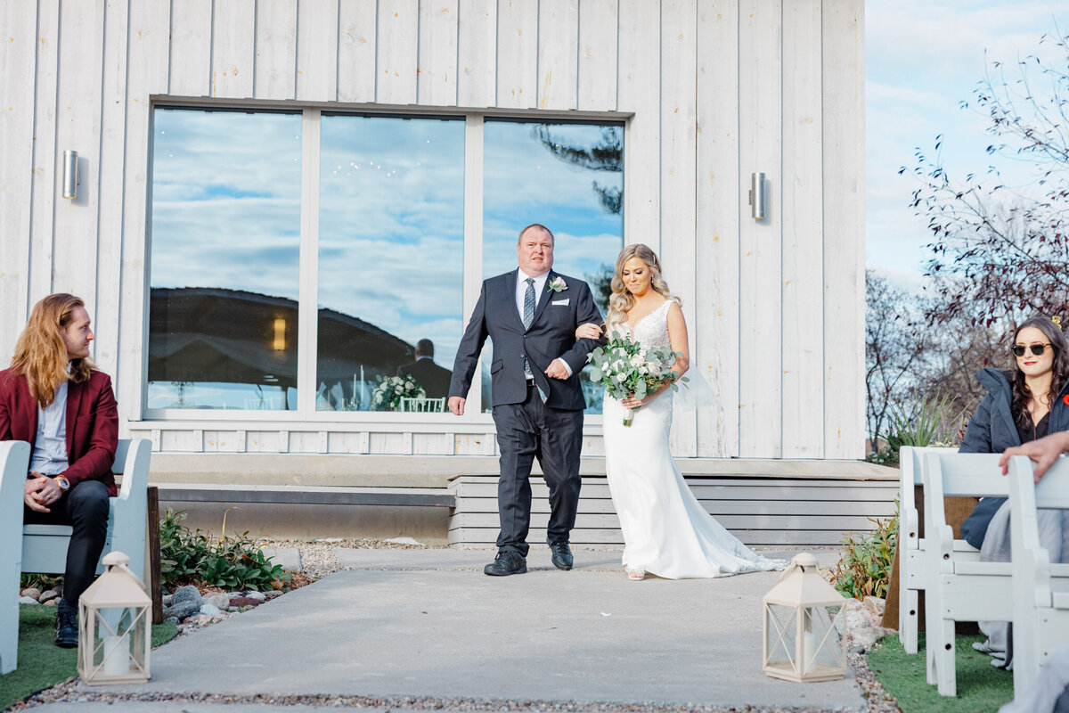 sarah-mike-belvedere-wakefield-quebec-wedding-grey-loft-studio-2021-107