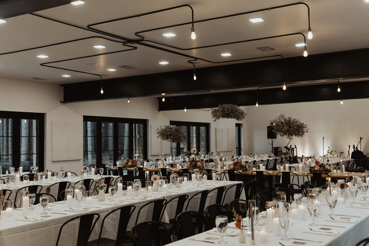 Pinewood-Events---Minnesota-Modern-Nature-Inspired-Wedding-Event-Venue---@britanymoserphotography---4