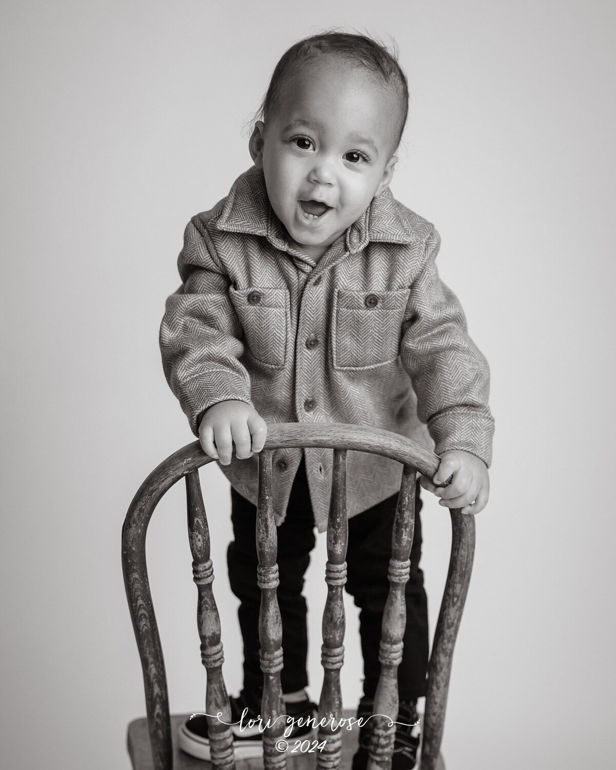lehigh-valley-photographer-lori-generose-lg-photography-first-birthday-cake-smash-boy-philadelphia-pa