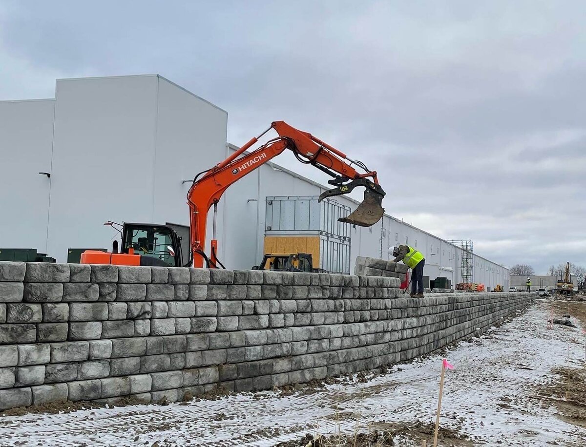 excavator-retaining-wall-system-sterling-heights-michigan