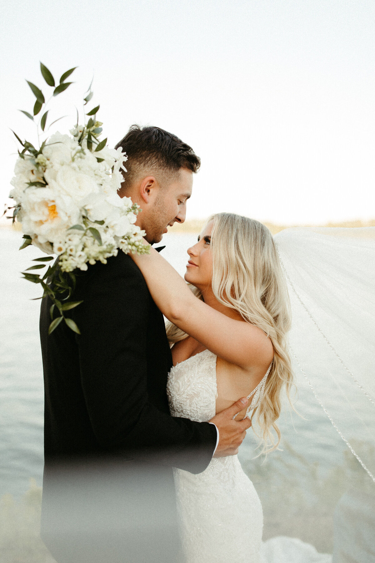 tennessee-pickwick-lake-river-water-wedding-bride-groom-bouquet-sunset